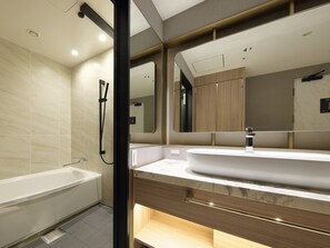 Free toiletries, hair dryer, slippers, bidet - Hotel Villa Fontaine Grand Tokyo - Roppongi (Tokyo)