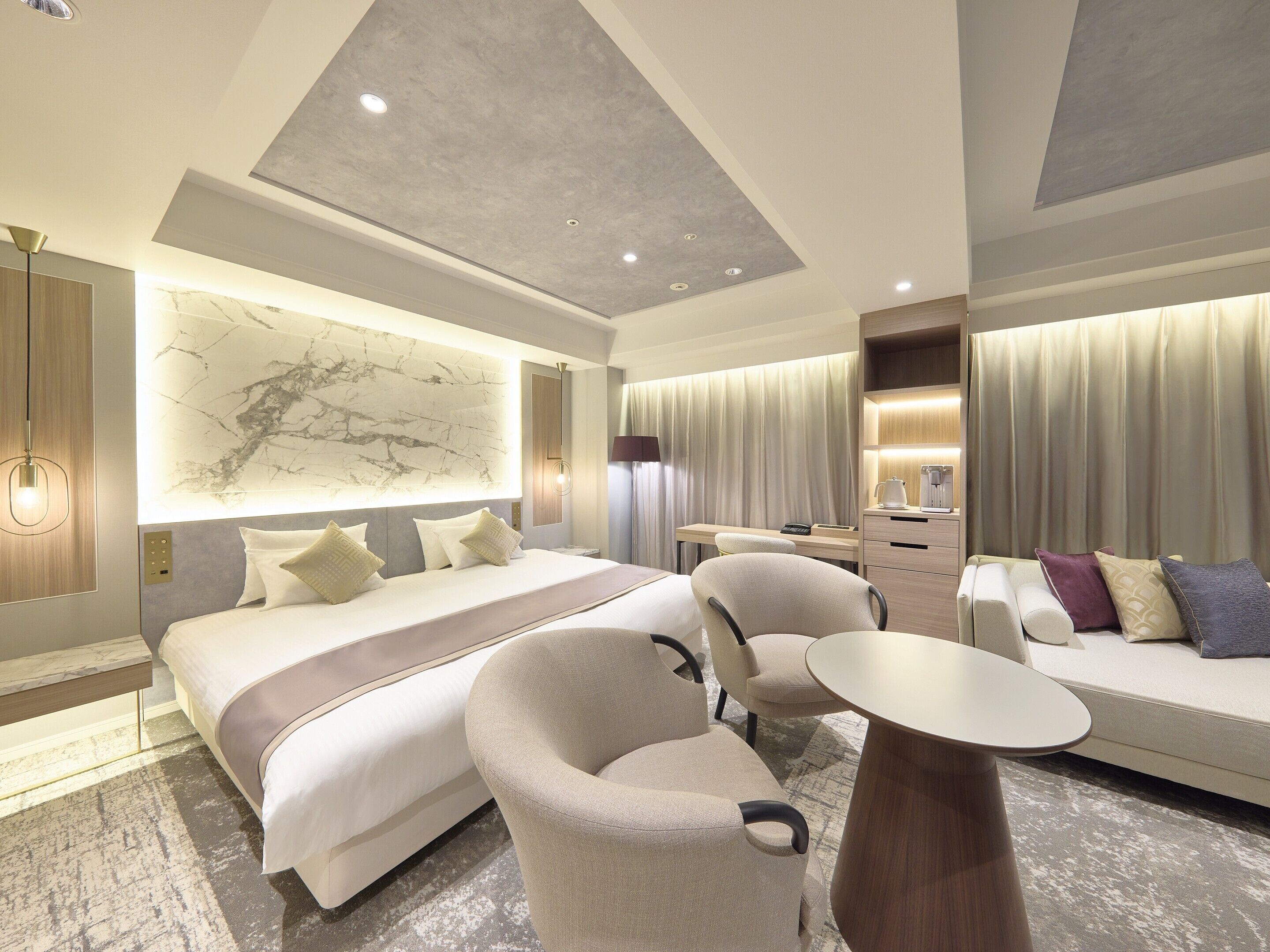 Deluxe King Room (40sqm) ,Non-smoking | In-room safe, blackout drapes, iron/ironing board, bed sheets