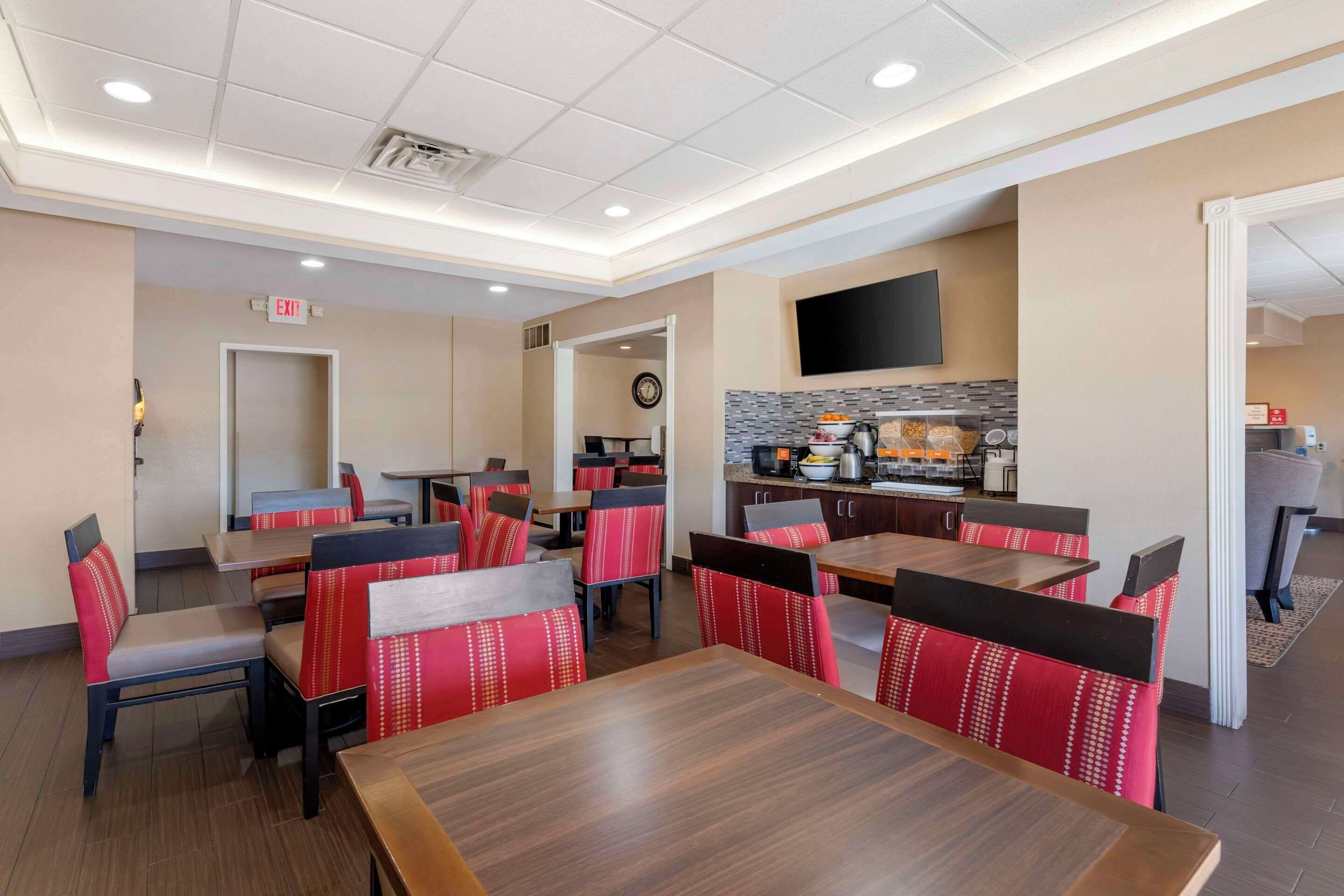 free daily continental breakfast