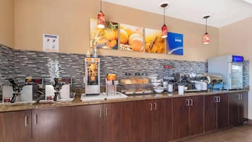 Desayuno continental gratuito y diario