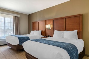 Premium bedding, desk, iron/ironing board, free WiFi - Comfort Suites Buda - Austin South (Buda)