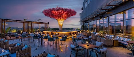 4 restaurants servant le petit déjeuner, spécialités Cuisine asiatique