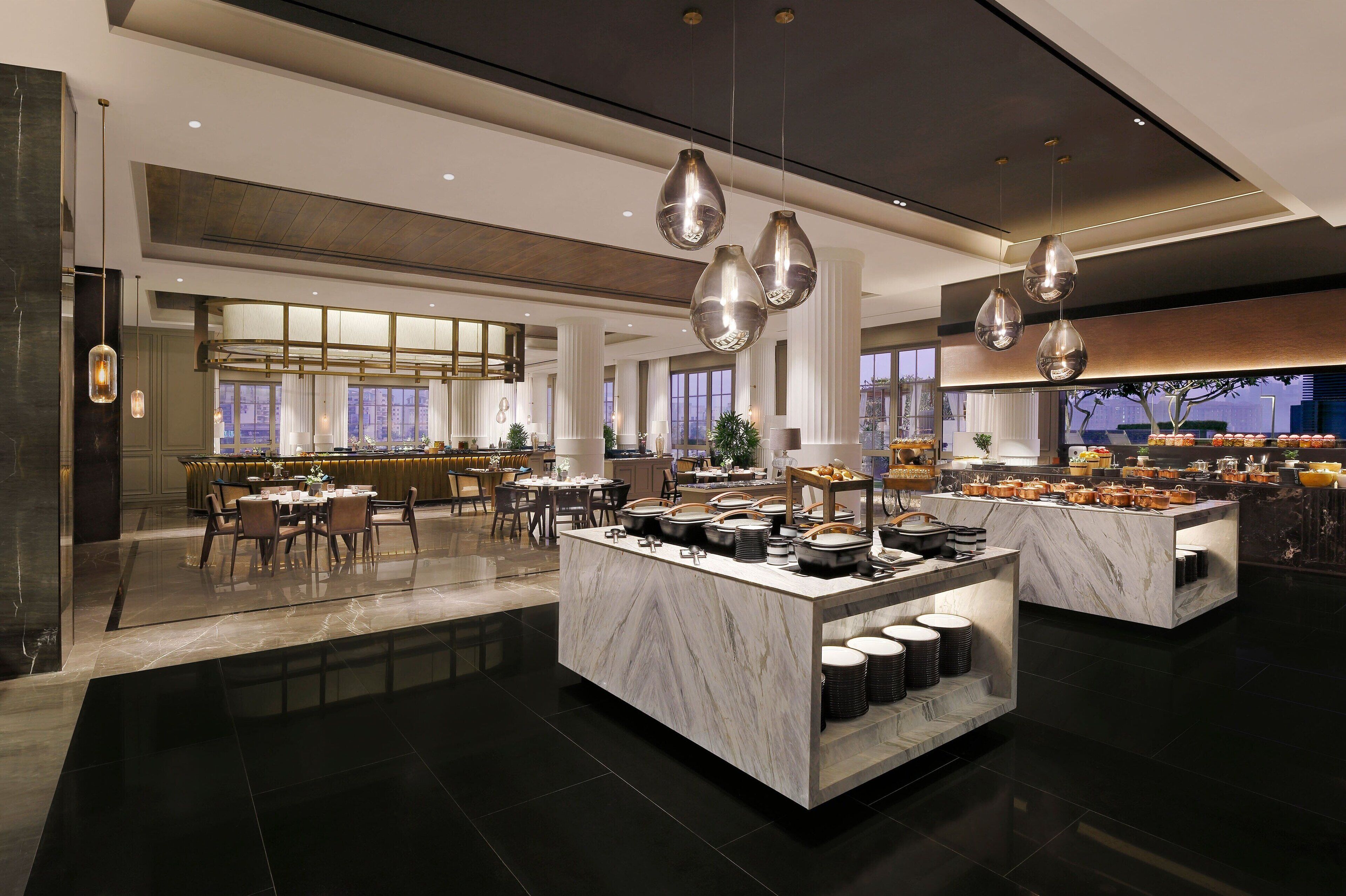 4 間餐廳，供應早餐、午餐和晚餐，亞洲料理