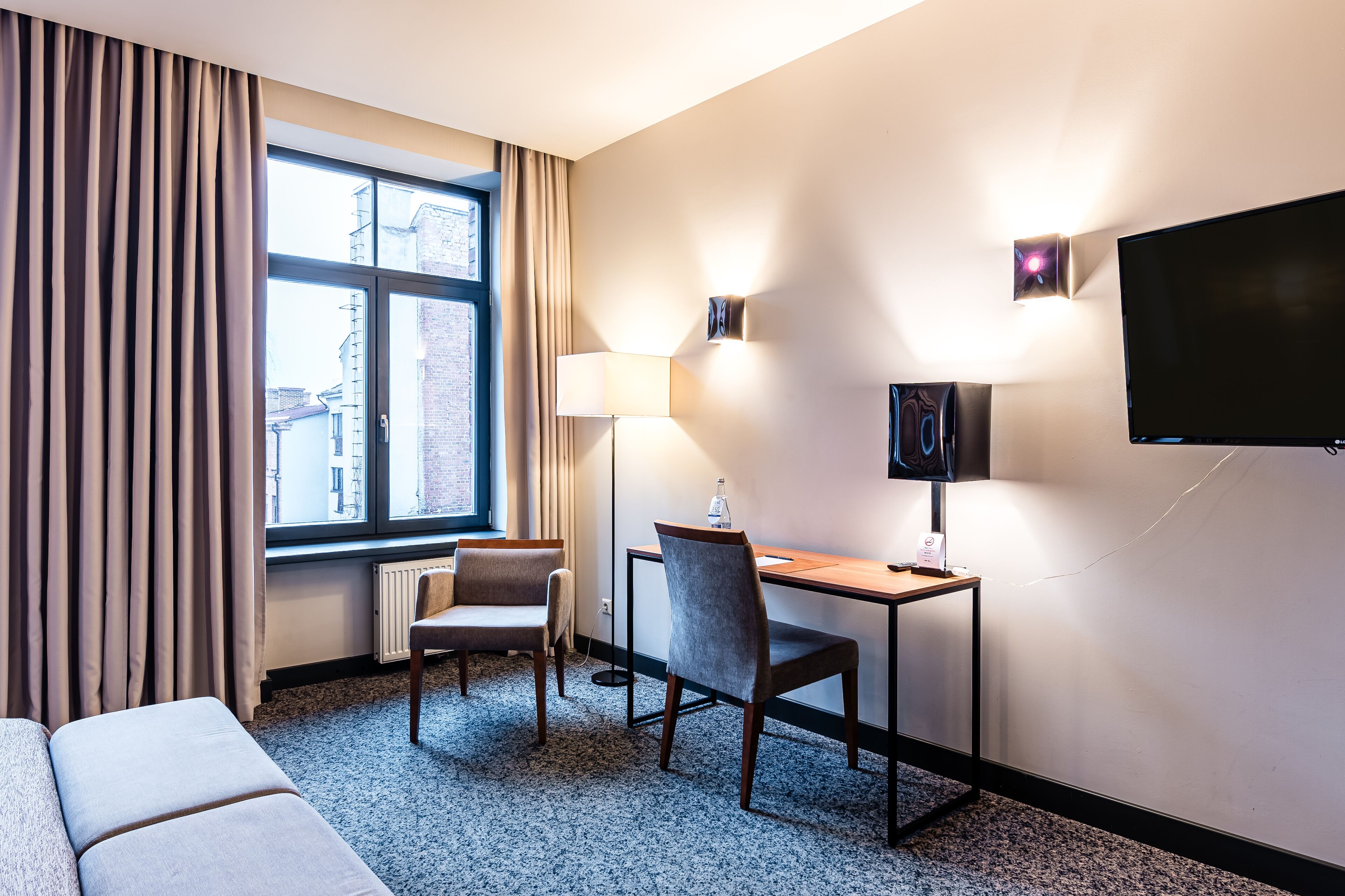 standard double room | 1 bedroom, pillow-top beds, minibar, in-room safe