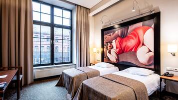 Standard Twin Room, 2 Twin Beds | Pillowtop beds, minibar, in-room safe, desk