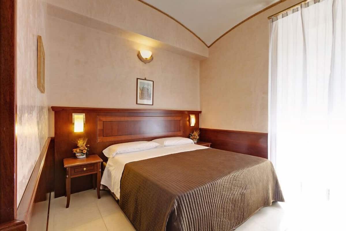 1 slaapkamer, een kluis op de kamer, een bureau, gratis wifi