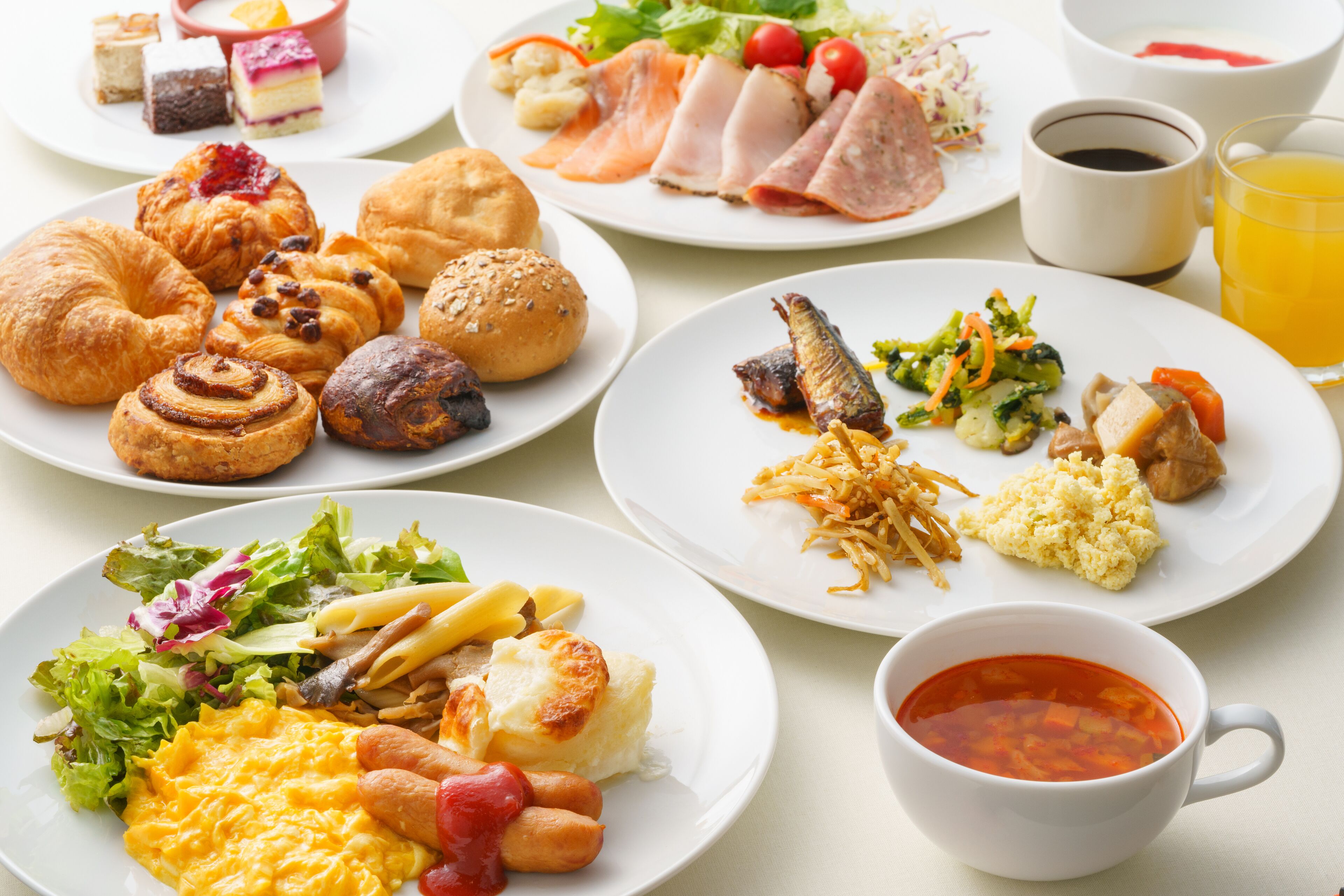 Daily buffet breakfast (JPY 1800 per person)