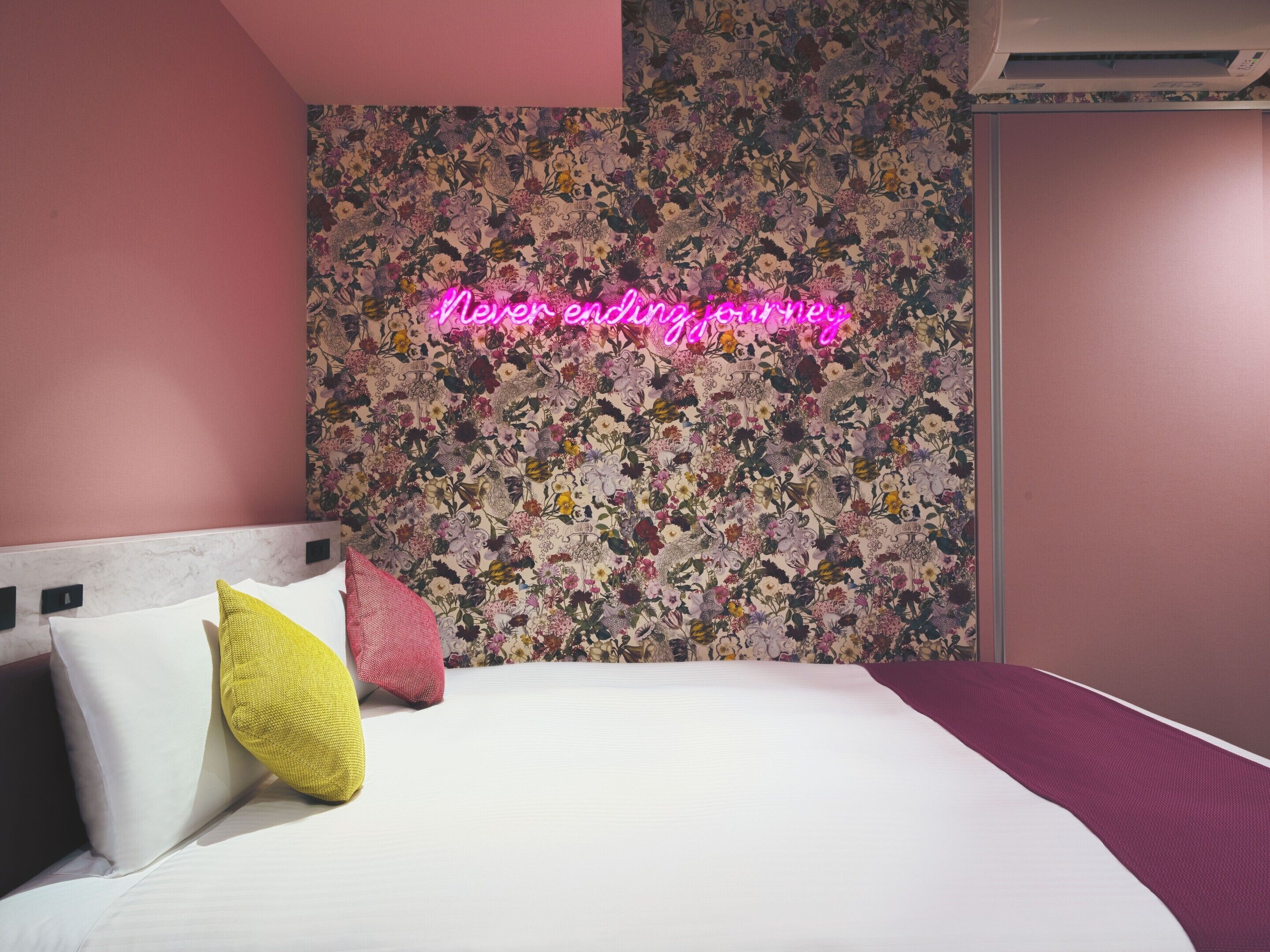 =kabuku room= queen non smoking | blackout curtains, iron/ironing board, free wired internet, bed sheets