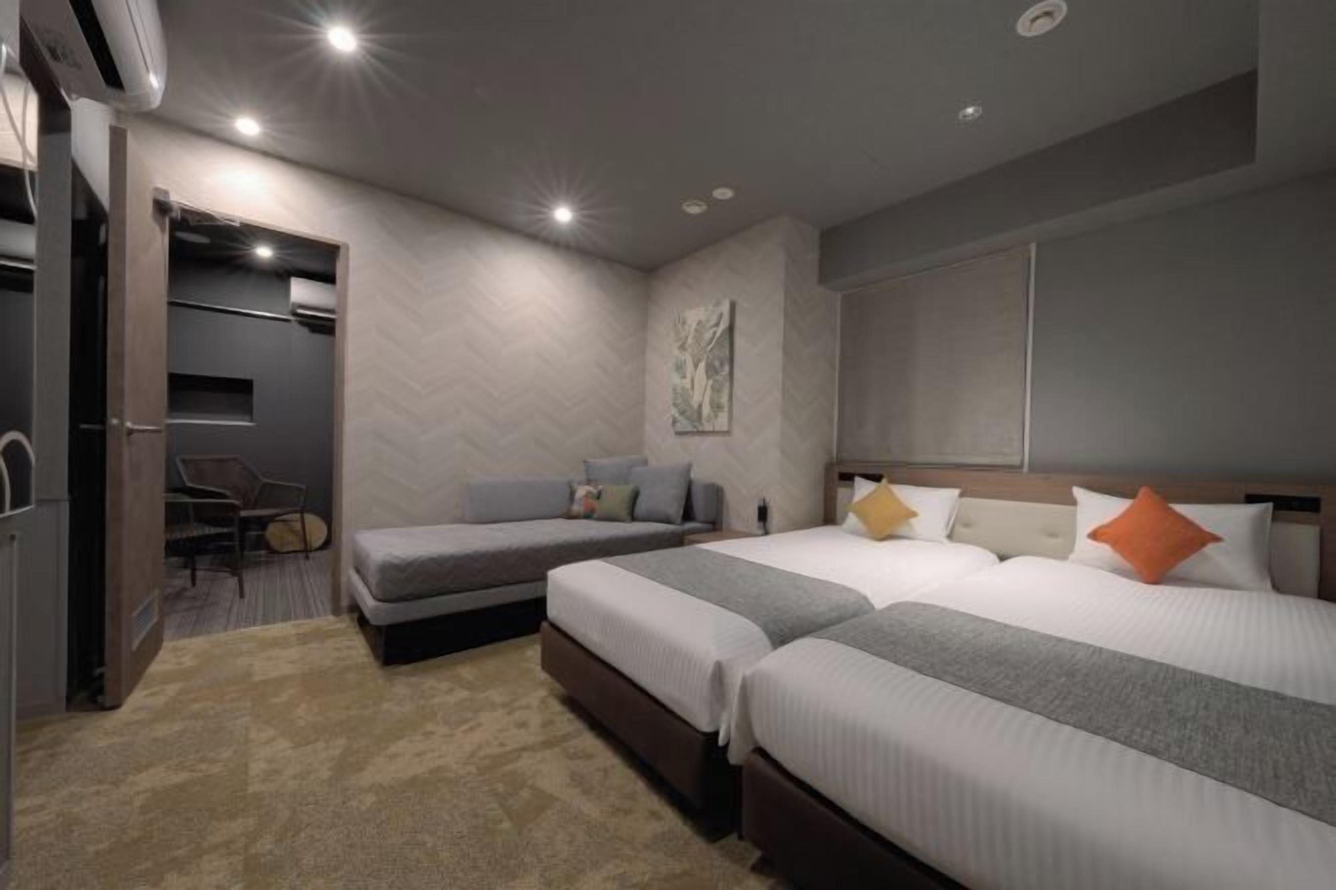 Pimennysverhot, silitysrauta/-lauta, ilmainen kiinteä internetyhteys