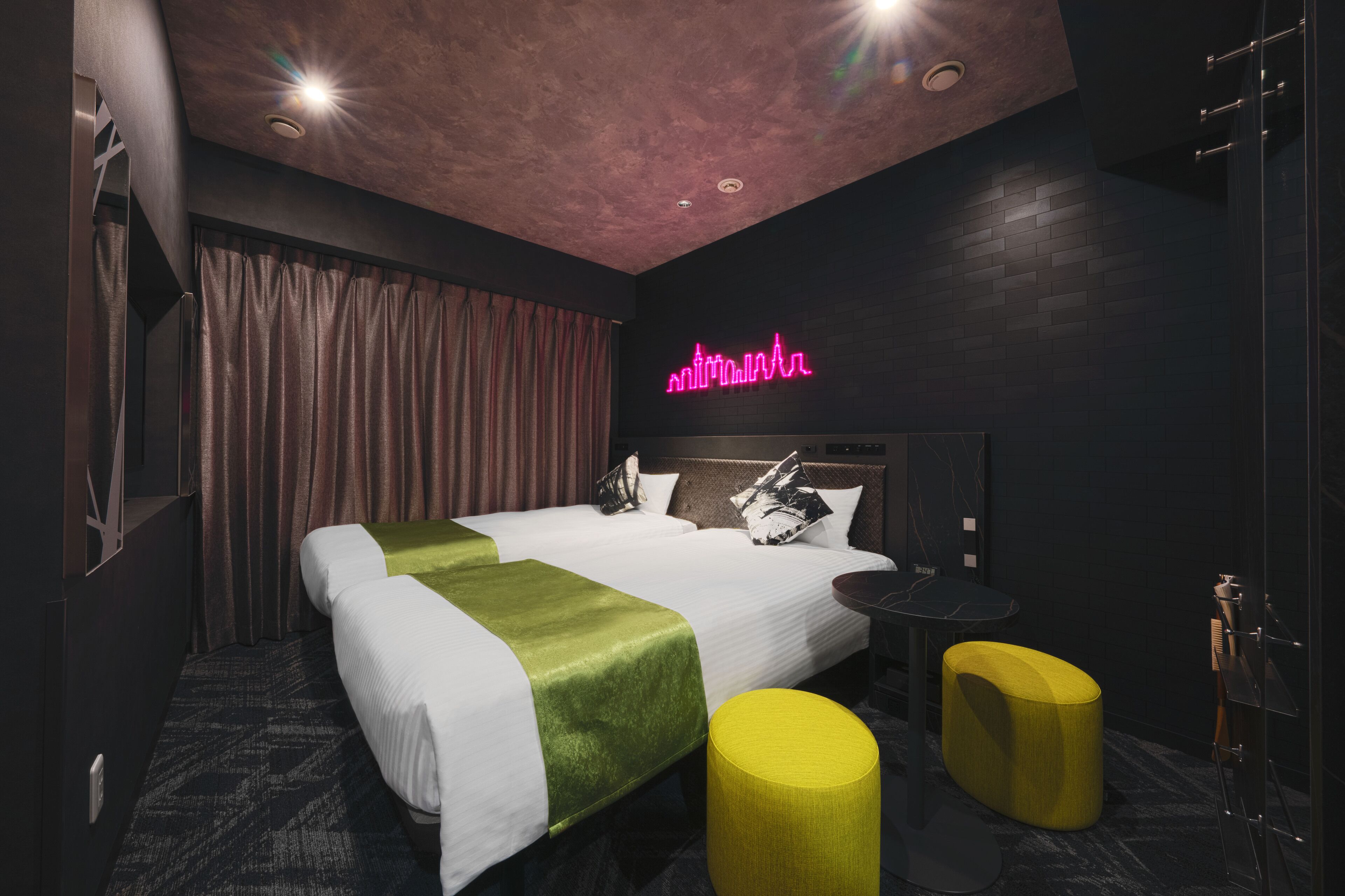 kabuku twin room non smoking | blackout curtains, iron/ironing board, free wired internet, bed sheets