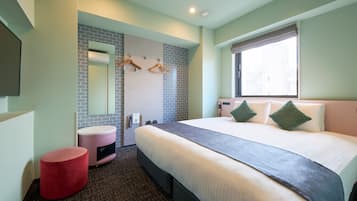 King Room (Hollywood Twin Style) - Non-Smoking | Blackout drapes, iron/ironing board, free wired internet, bed sheets