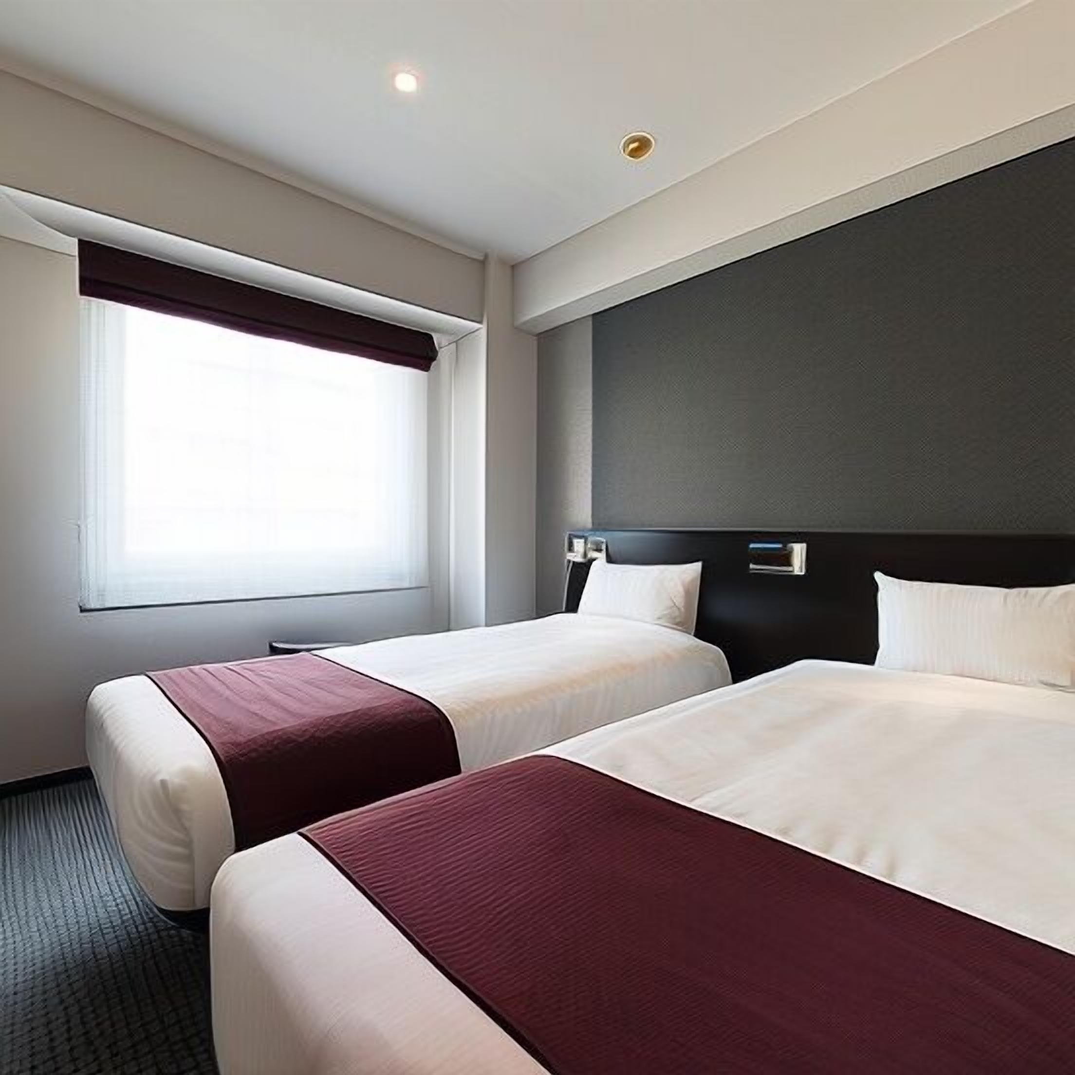 Pimennysverhot, silitysrauta/-lauta, ilmainen kiinteä internetyhteys