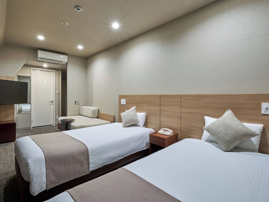 Coffres-forts dans les chambres, fer et planche à repasser