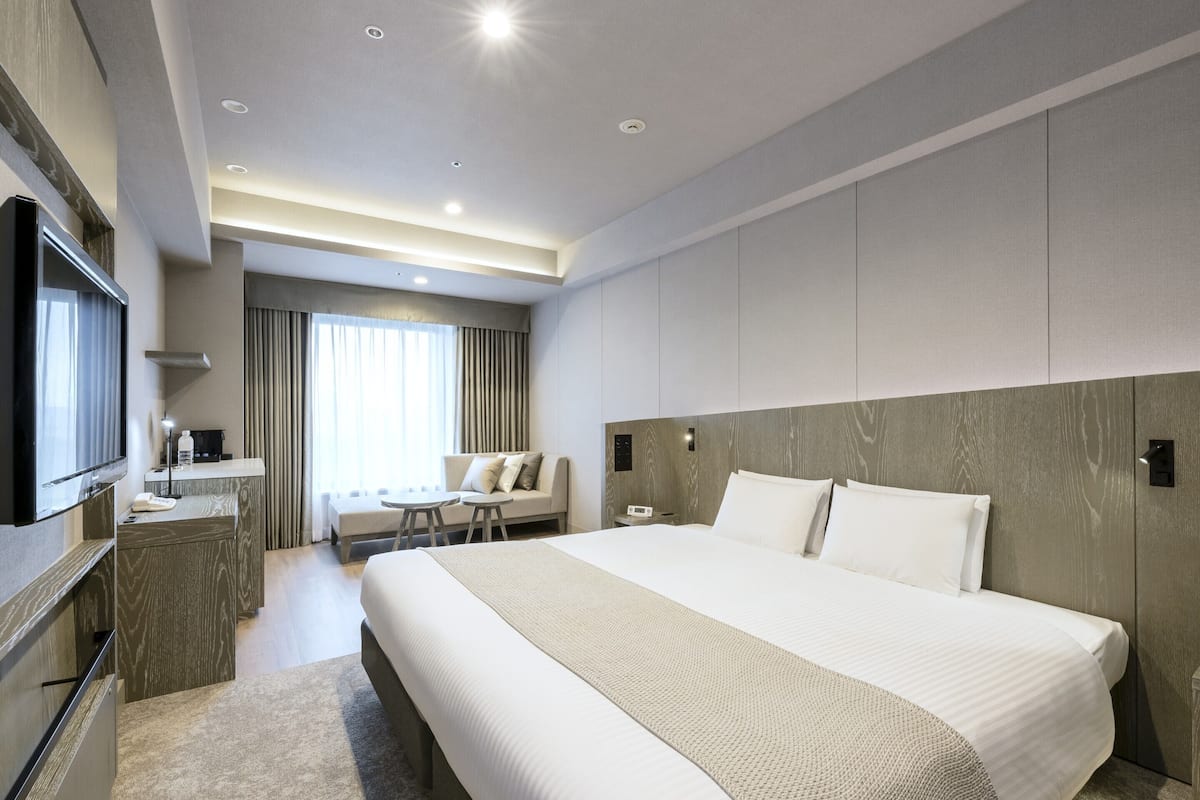 Deluxe King Room with Sofa Bed for 3 people - Non-Smoking | In-room safe, blackout drapes, free WiFi, bed sheets