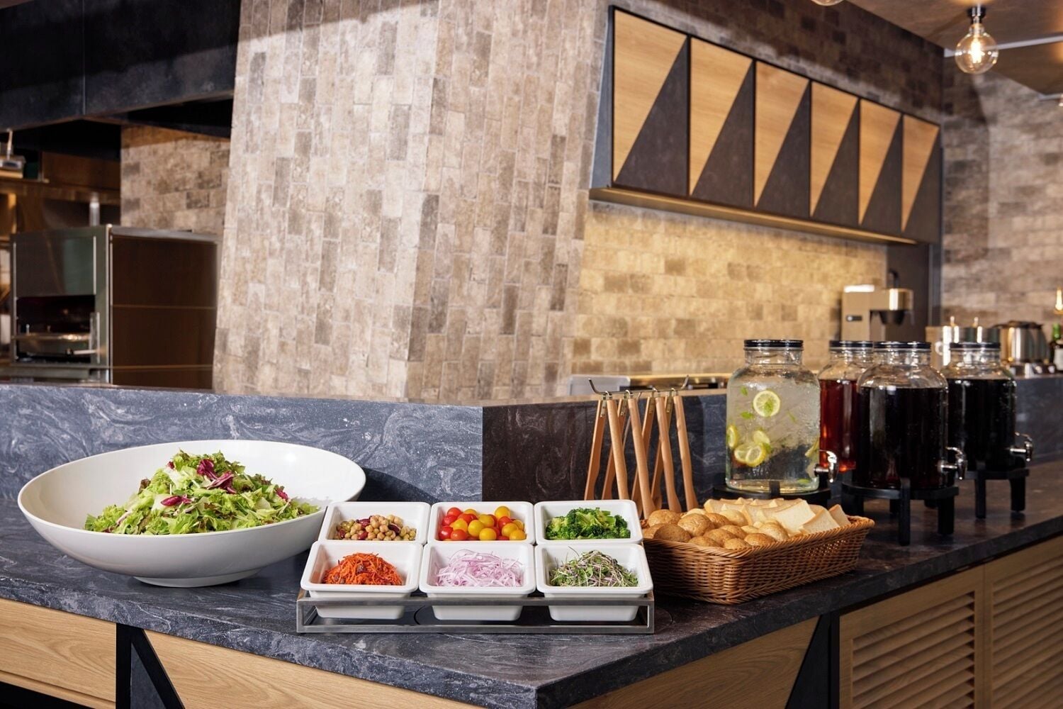 daily buffet breakfast (jpy 3410 per person)