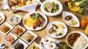 Daily buffet breakfast (JPY 3410 per person)