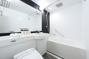 Superior İki Ayrı Yataklı Oda, 2 Tek Kişilik Yatak, Sigara İçilmez | Banyo | Duş/küvet kombinasyonu, derin küvet, ücretsiz banyo/kozmetik ürünleri 