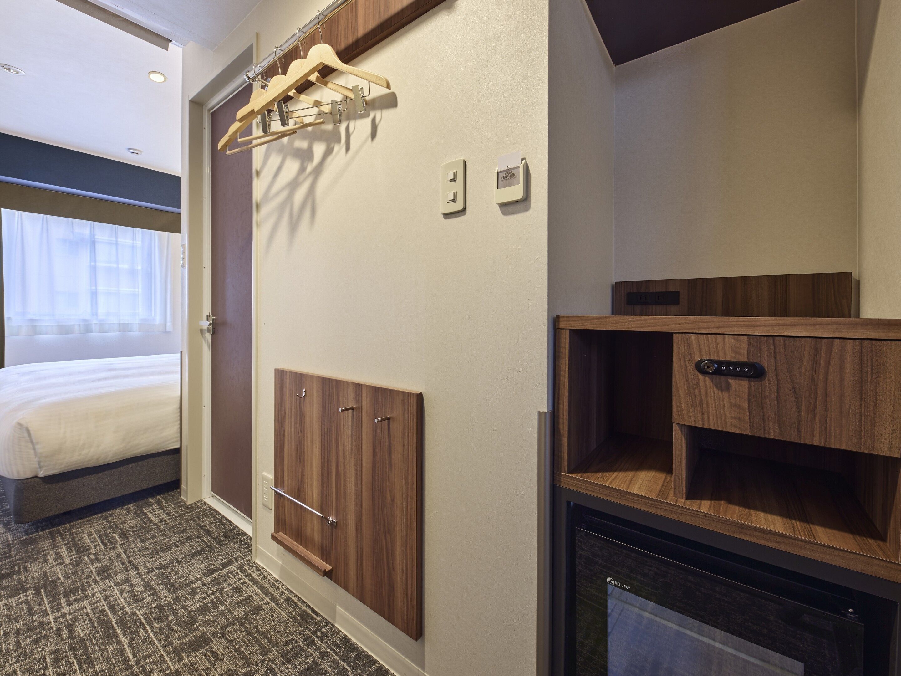 twin room, 2 twin beds, non smoking | 1 bedroom, in-room safe, desk, iron/ironing board