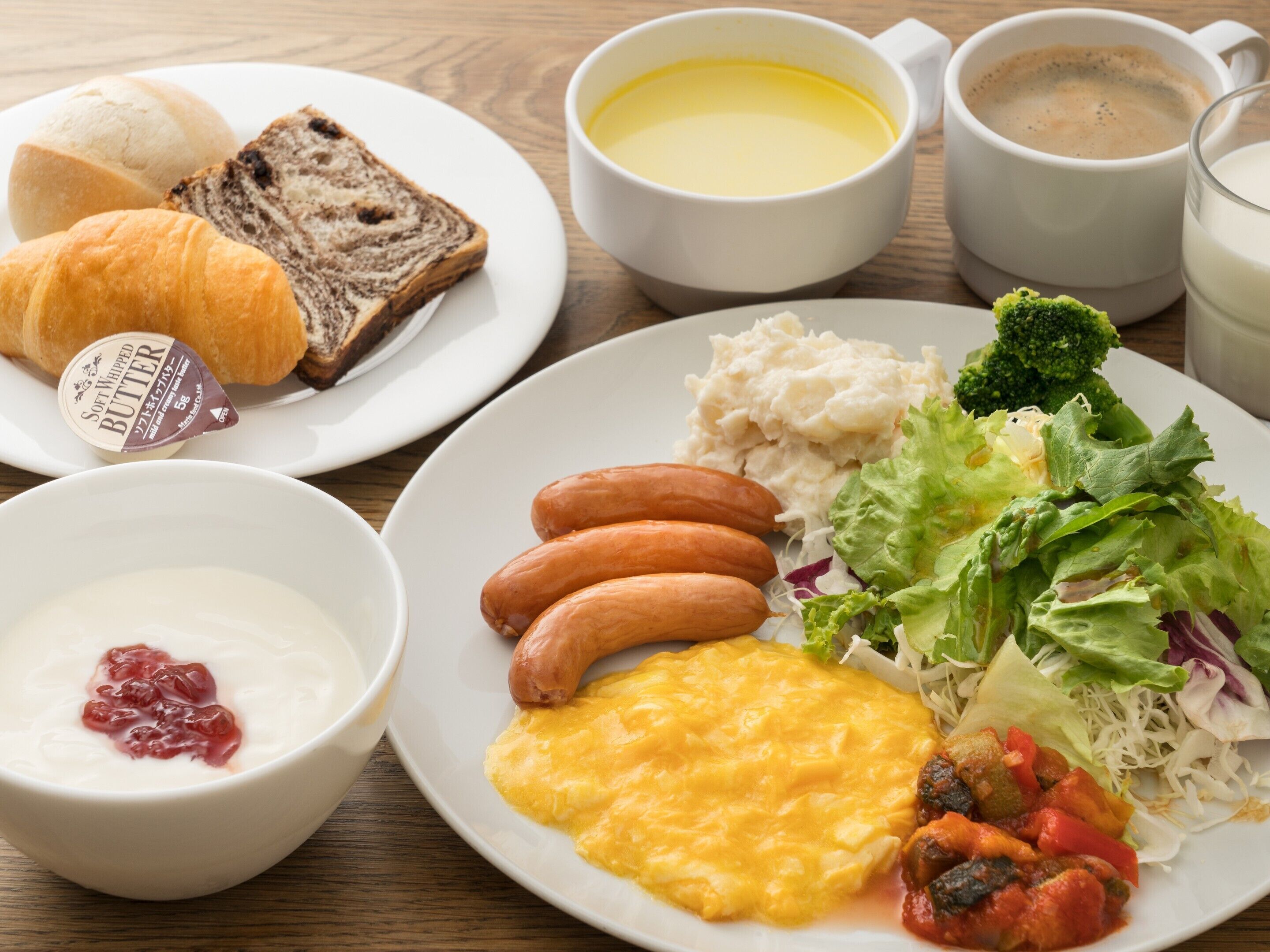 daily buffet breakfast (jpy 1540 per person)