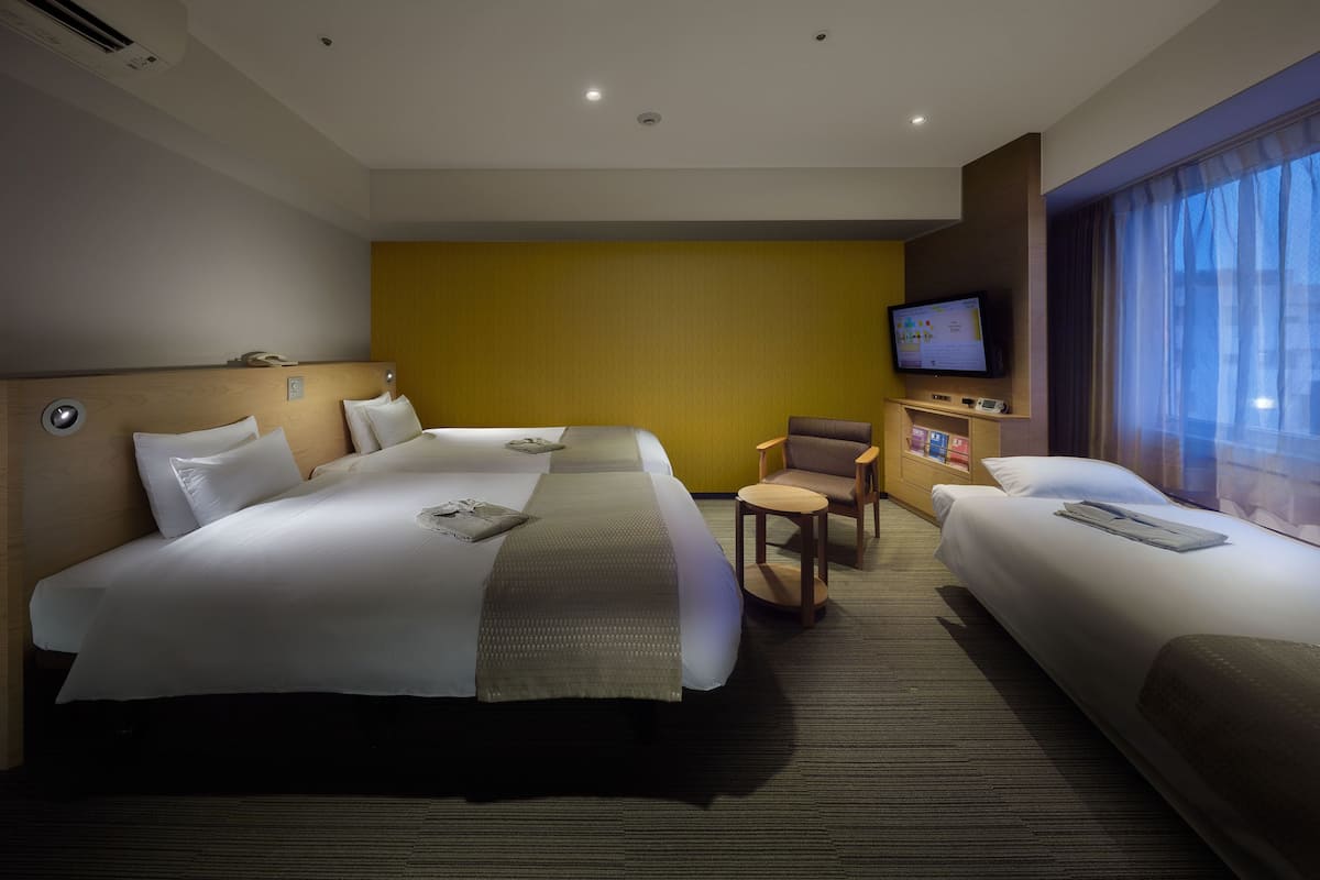 Cortinas blackout, tabla de planchar con plancha y wifi gratis