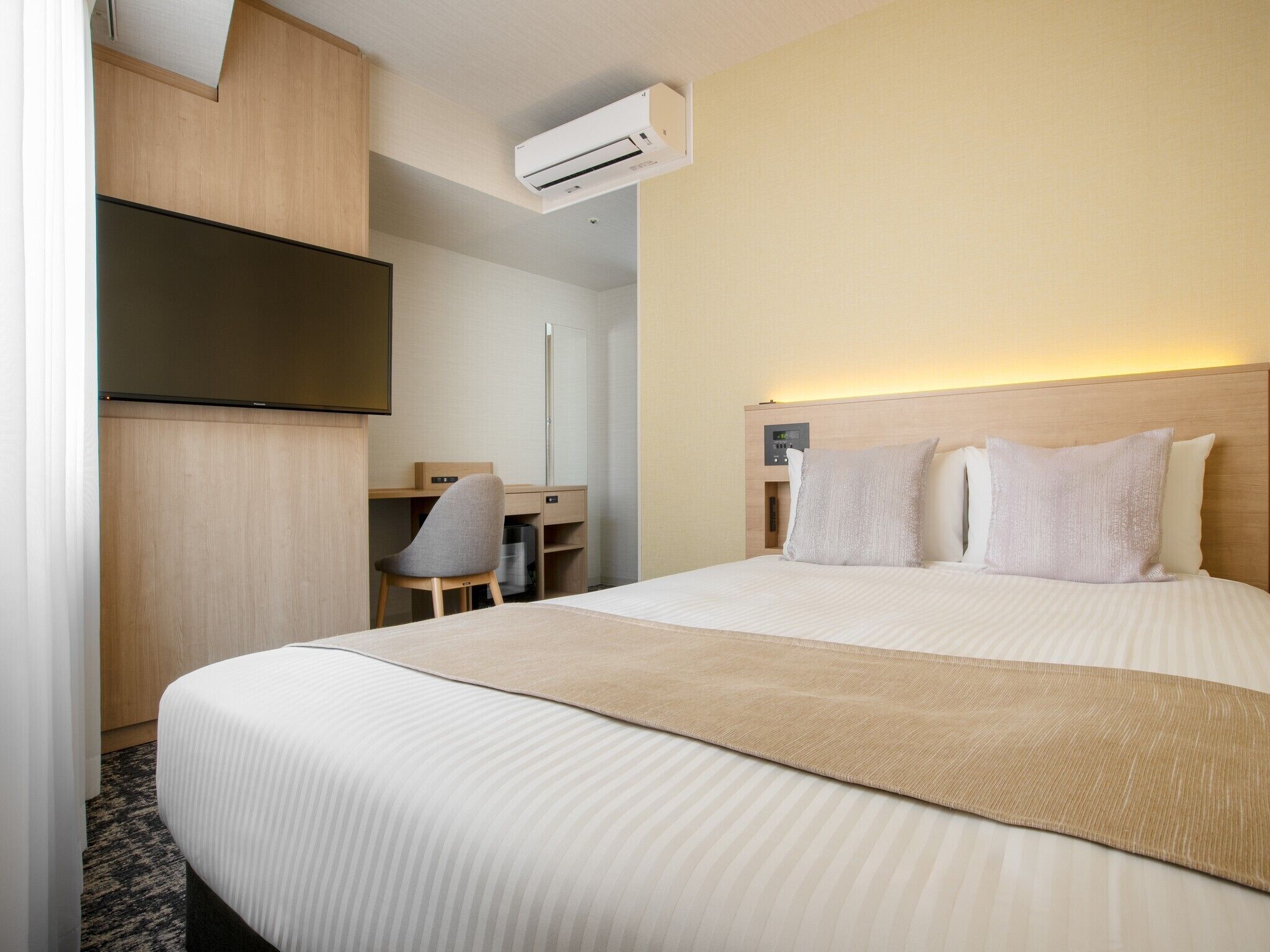 Blackout drapes, iron/ironing board, free WiFi, bed sheets