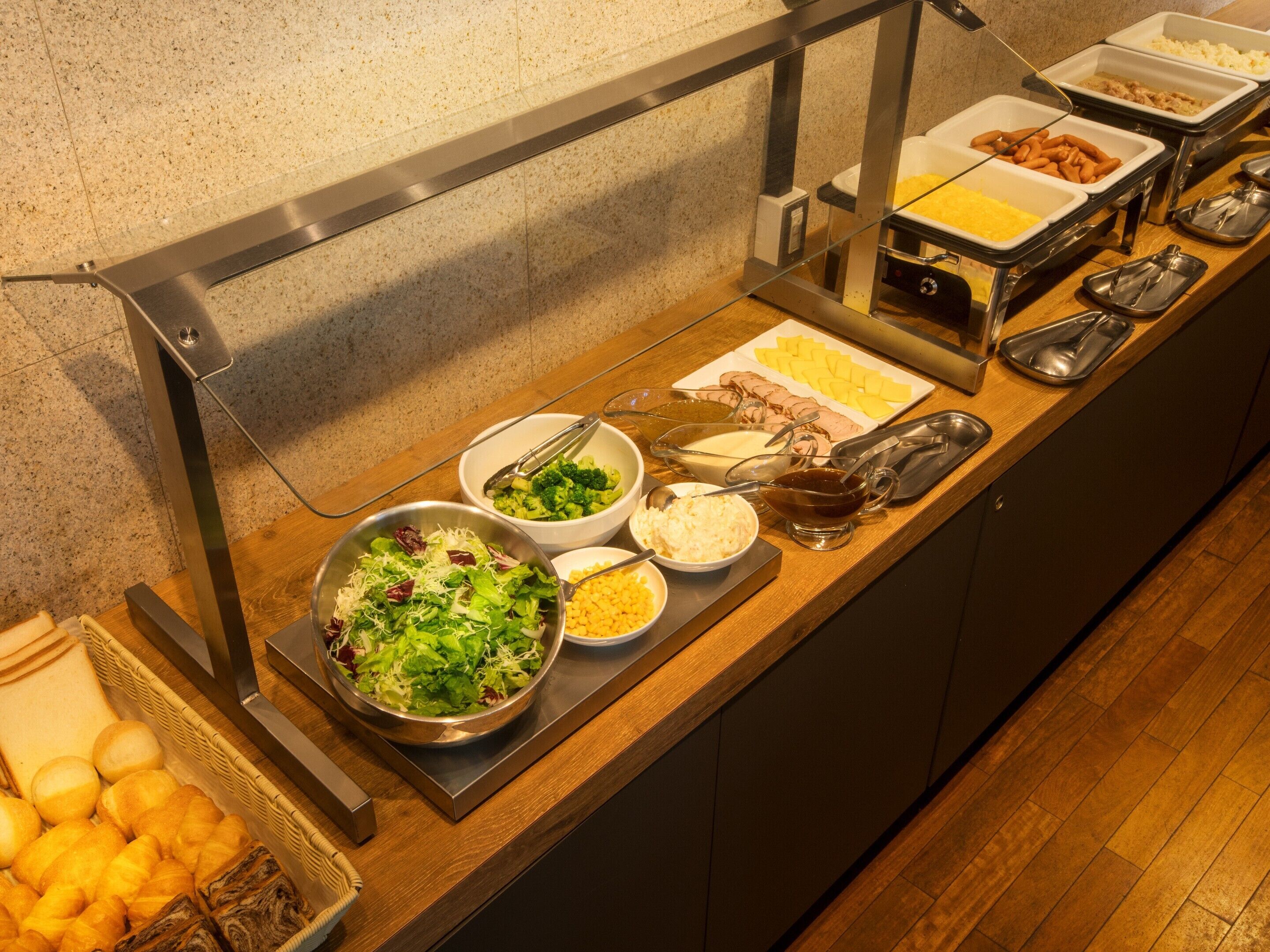 daily buffet breakfast (jpy 1540 per person)