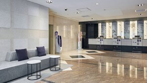 Lobby-lounge