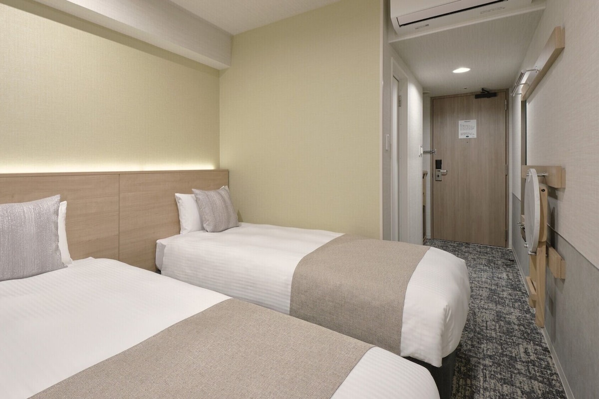 Cortinas blackout, tabla de planchar con plancha y wifi gratis