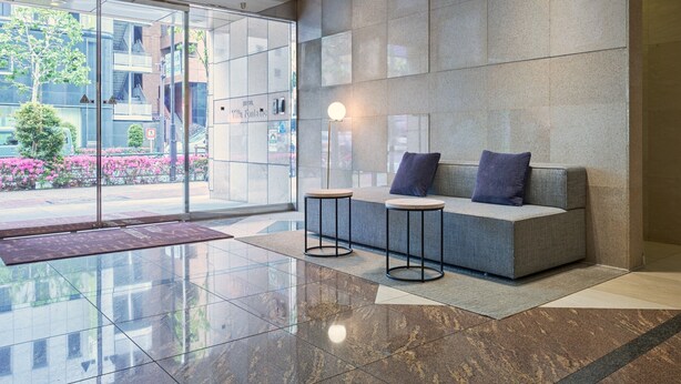 Lobby-lounge