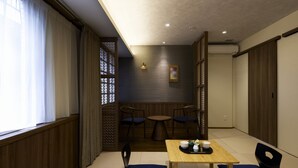 Accommodates up to 6 Guests -SAKURA- (3 Single Beds + 3 Futon Beds) | In-room safe, iron/ironing board (on request), WiFi (free), bed sheets - Village Kyoto close by Shijo Omiya station (Kyoto)