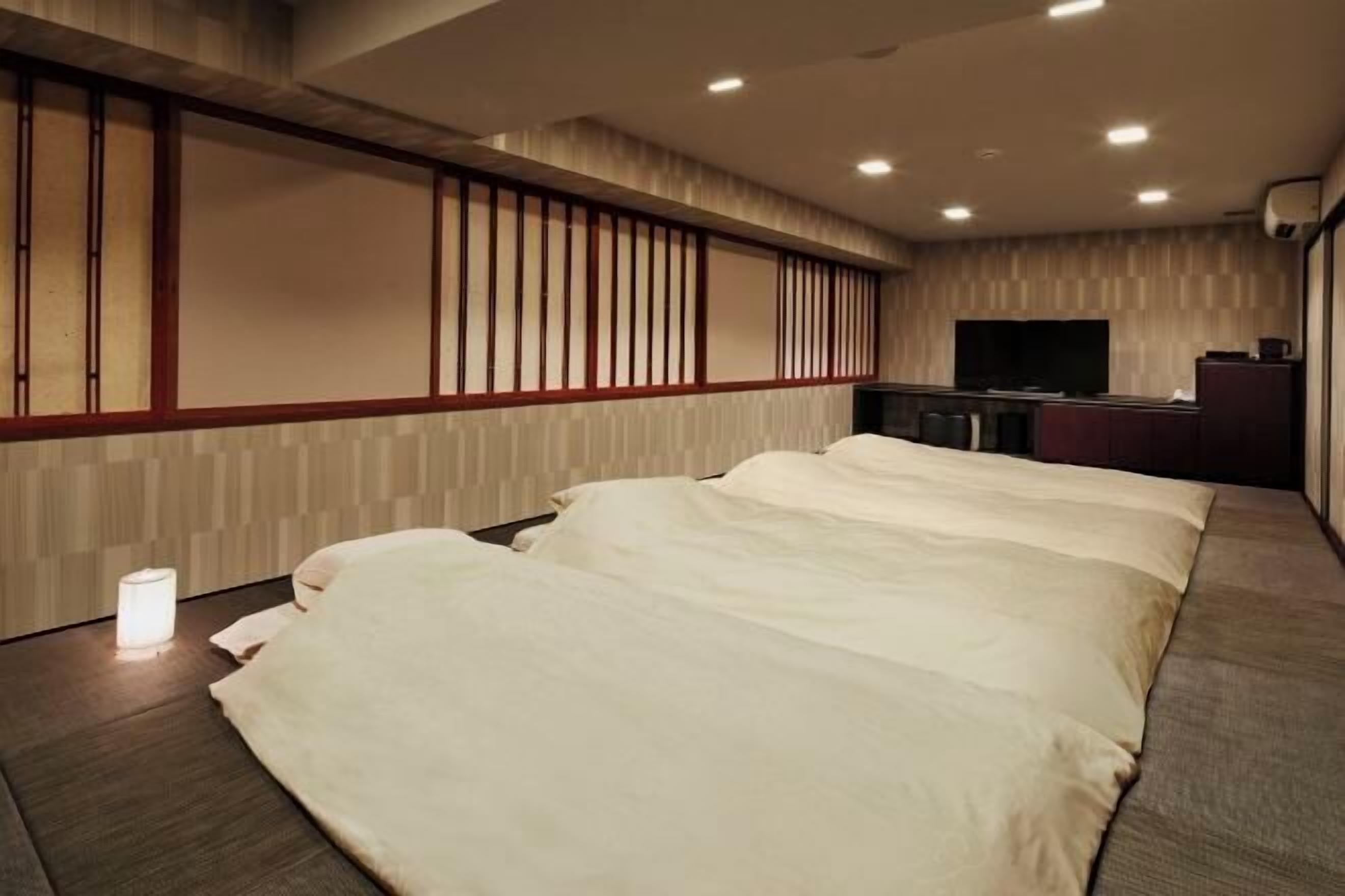 Peti besi dalam bilik, seterika/papan seterika, Wi-fi percuma 