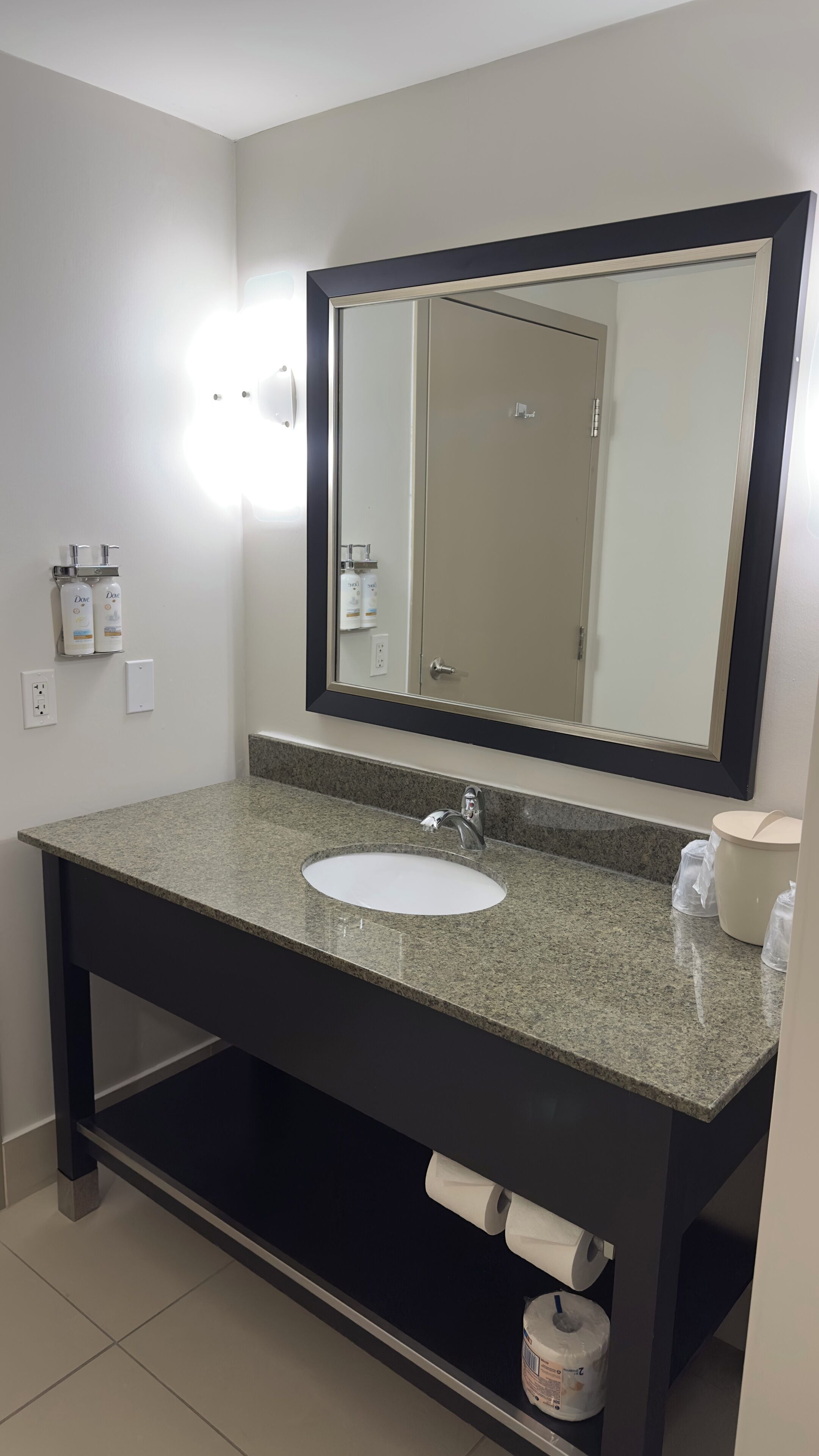 Photo - Holiday Inn Express & Suites Ottawa West - Nepean by IHG