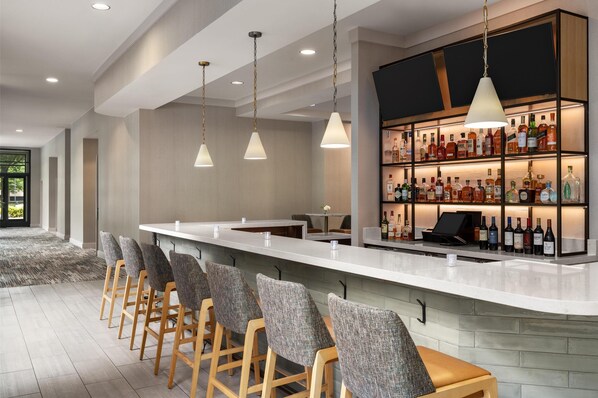 Bar (on property) - Hilton Garden Inn Arlington-Shirlington (Arlington)