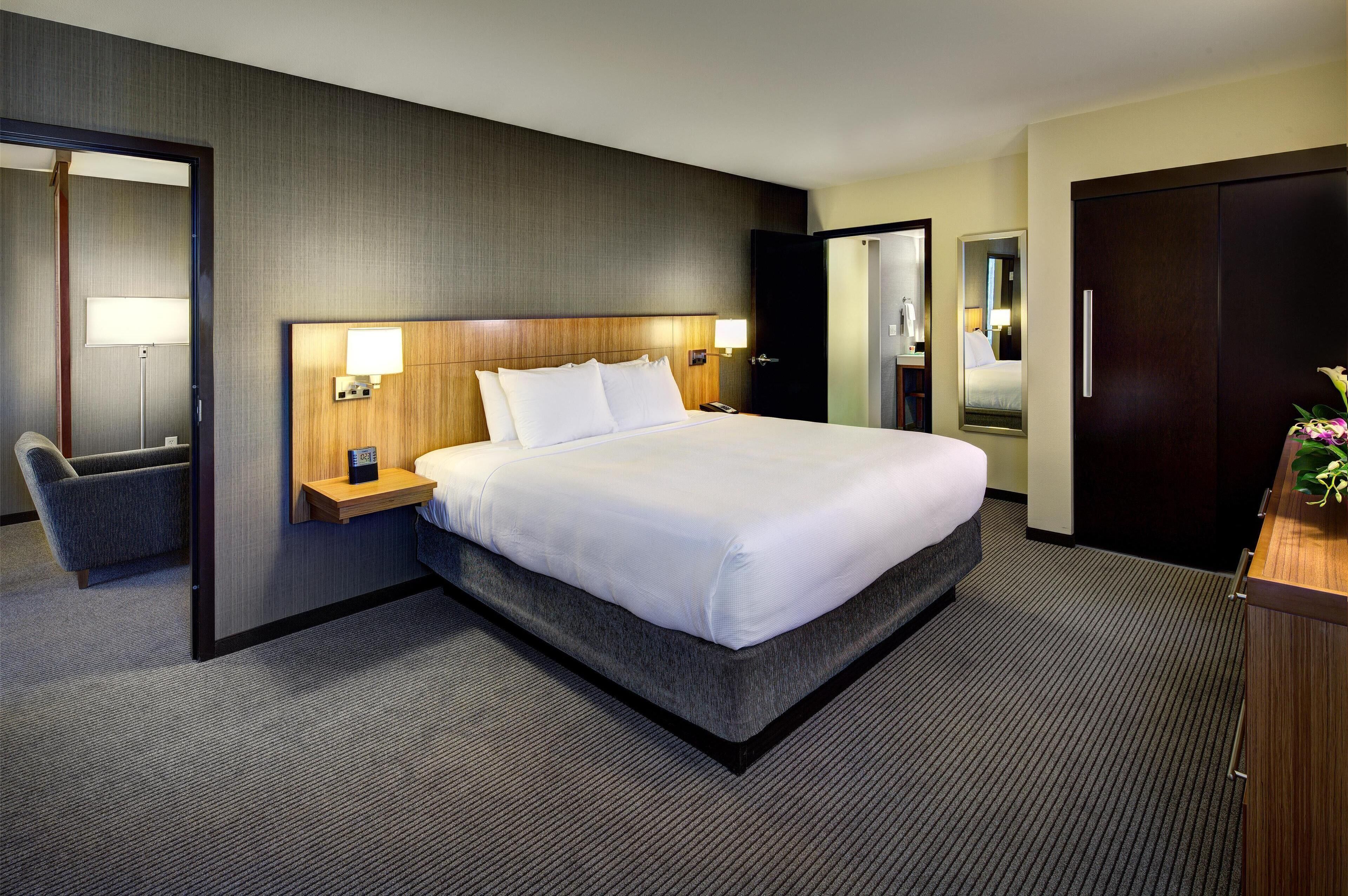 in-room safe, desk, laptop workspace, iron/ironing board