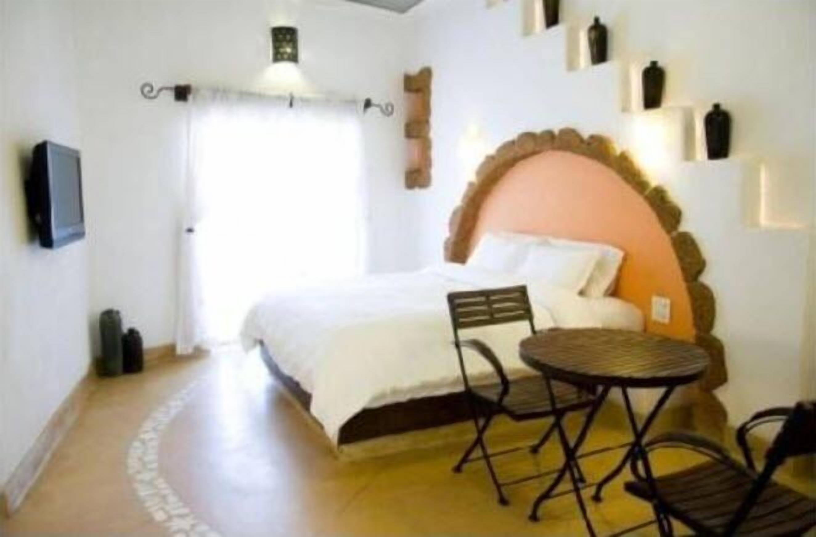 deluxe room, 1 king bed | egyptian cotton sheets, minibar, in-room safe, individually decorated