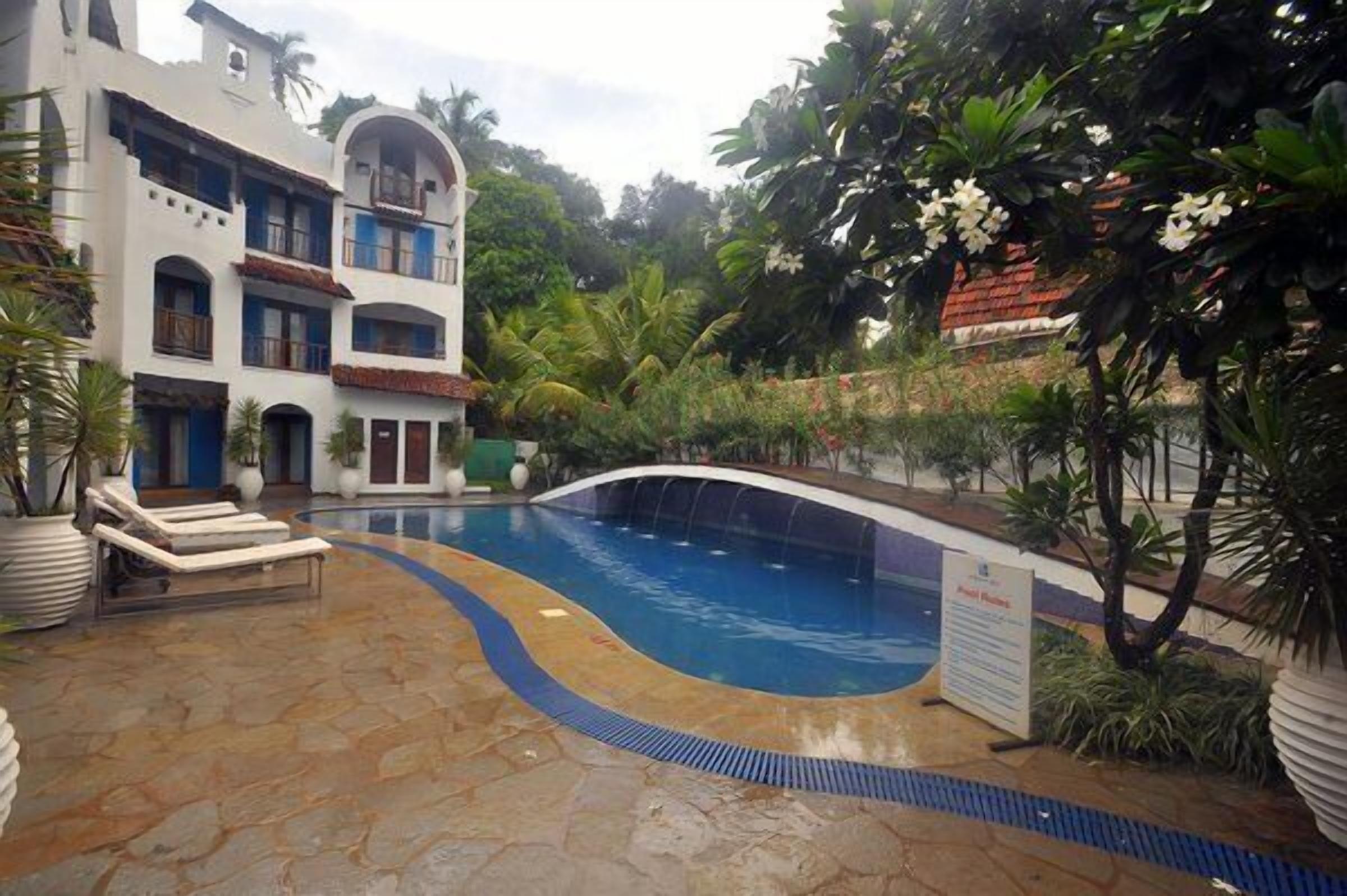 outdoor pool, pool umbrellas, pool loungers