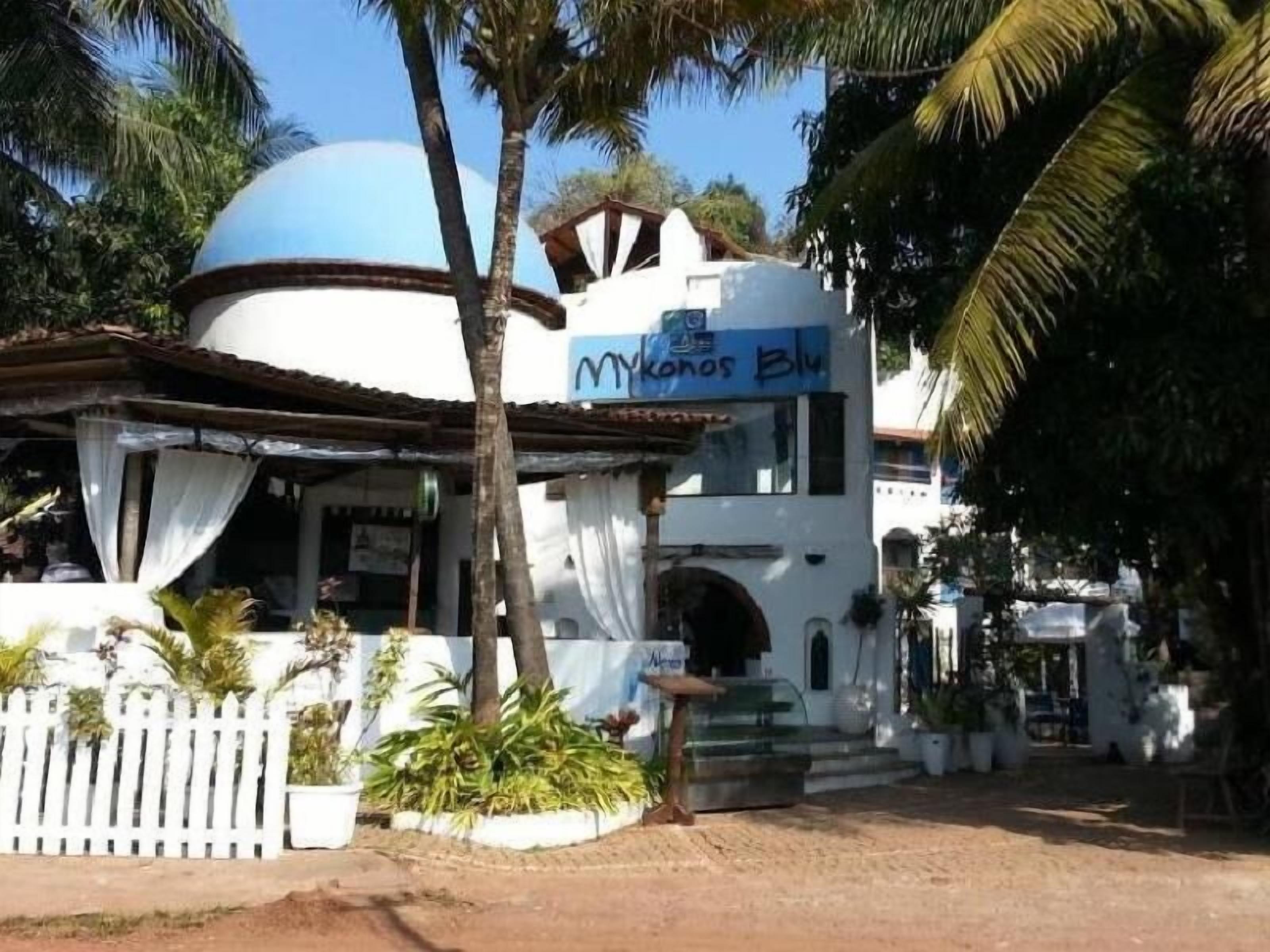 breakfast, lunch, dinner served; al fresco dining