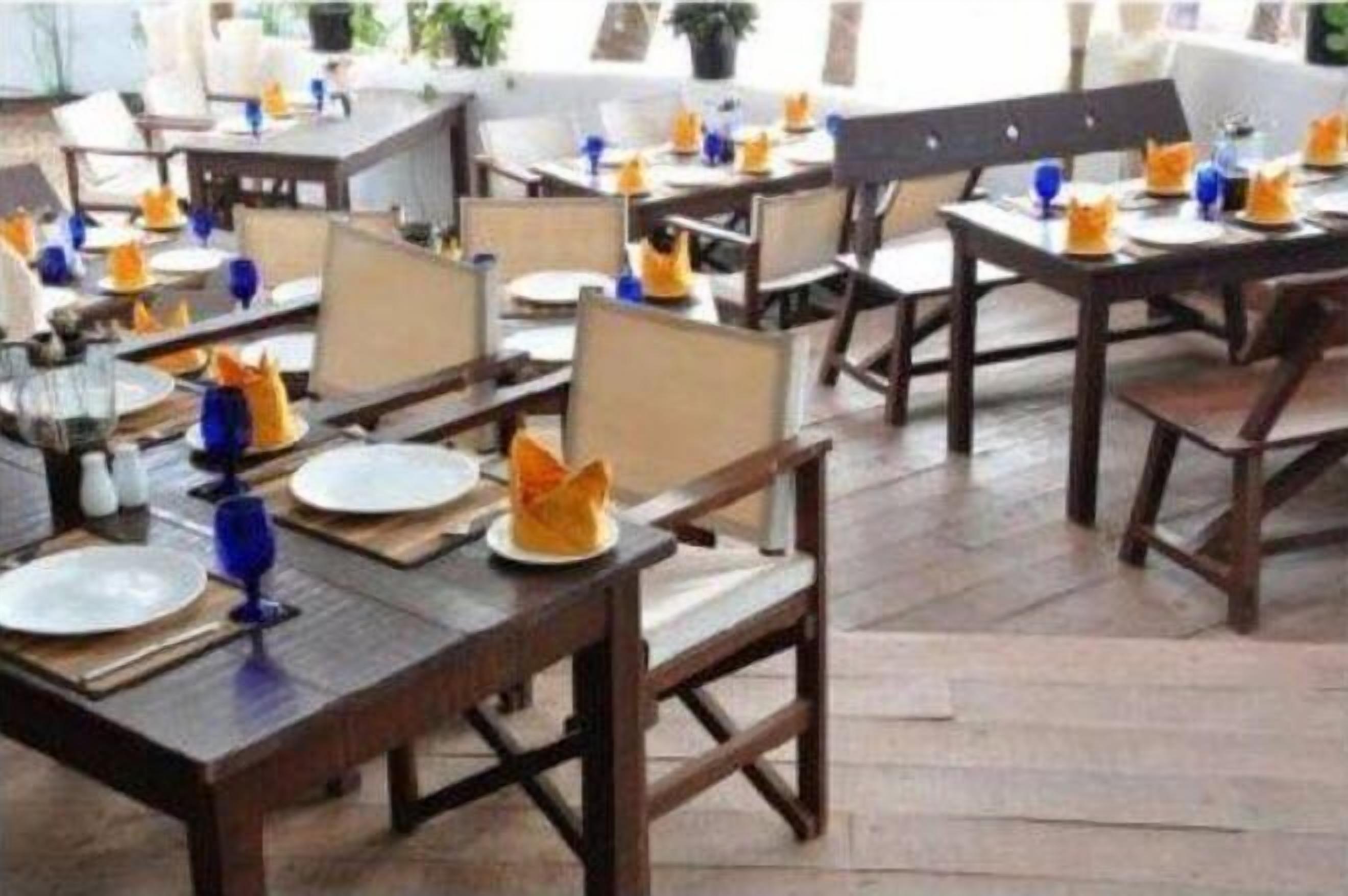 breakfast, lunch, dinner served; al fresco dining