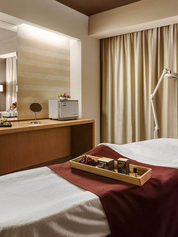 Couples treatment room(s), sauna, hot tub, body treatments, hydrotherapy