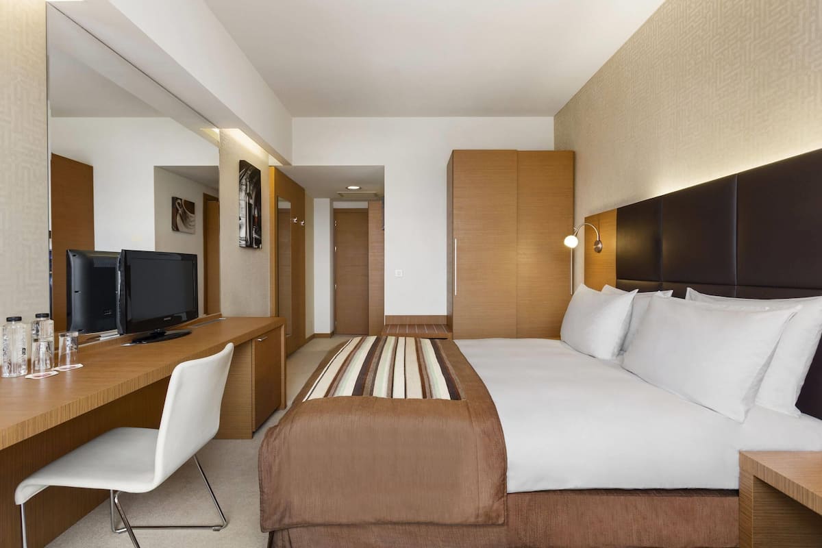 Deluxe Room, 1 Queen Bed, Non Smoking