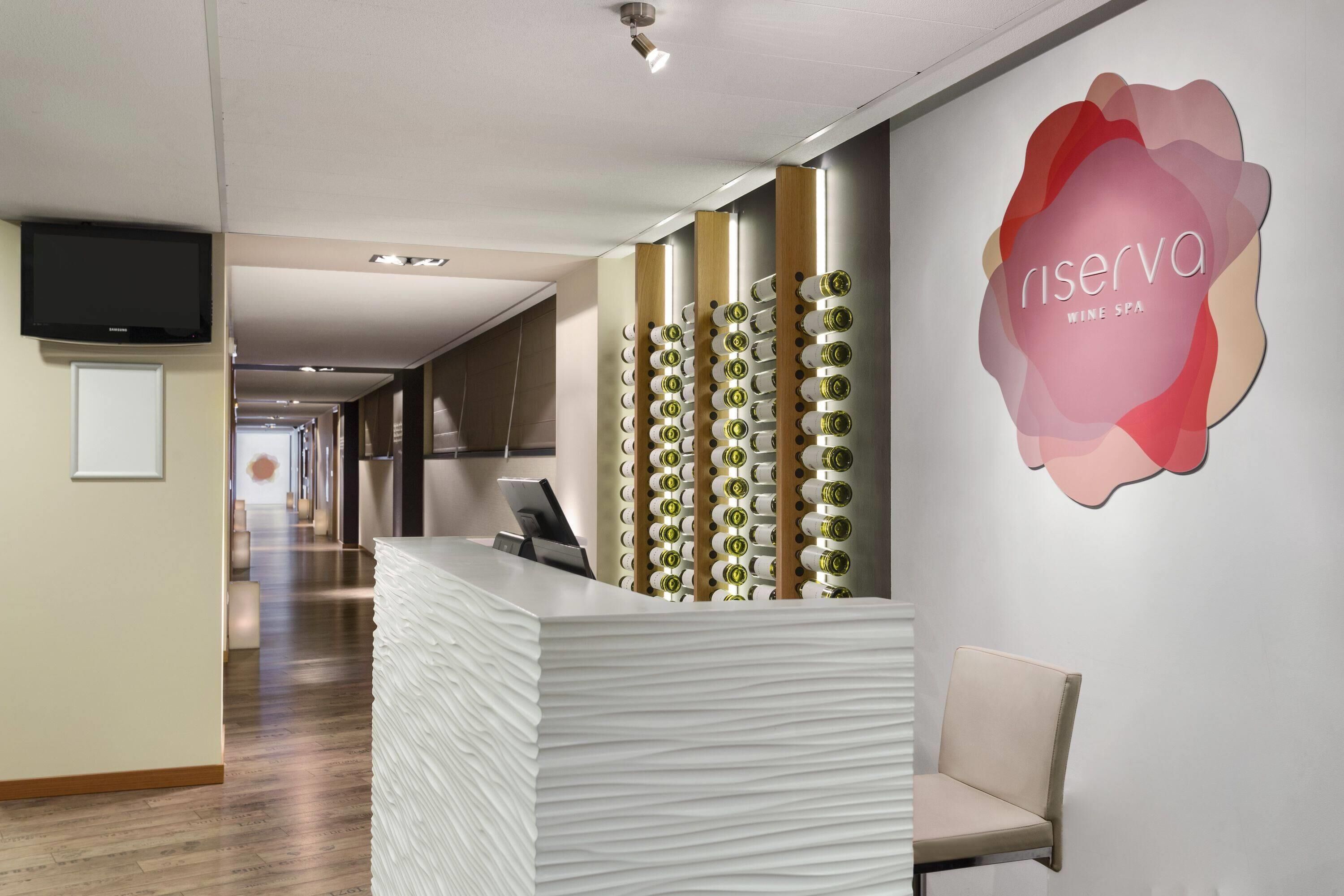 couples treatment room(s), sauna, hot tub, body treatments, hydrotherapy