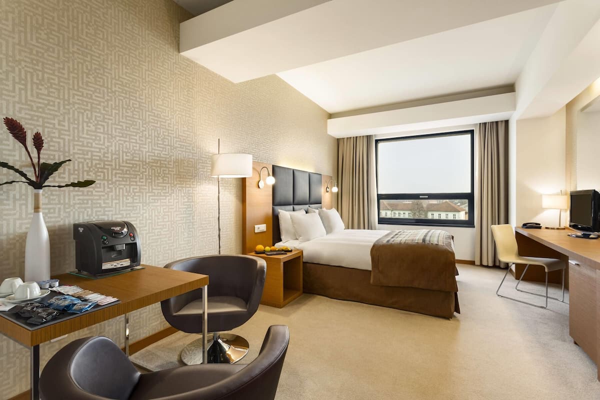 1 bedroom, Egyptian cotton sheets, premium bedding, minibar