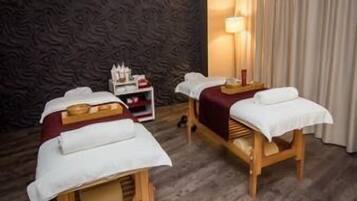 Ruang perawatan pasangan, sauna, hot tub, dan perawatan tubuh