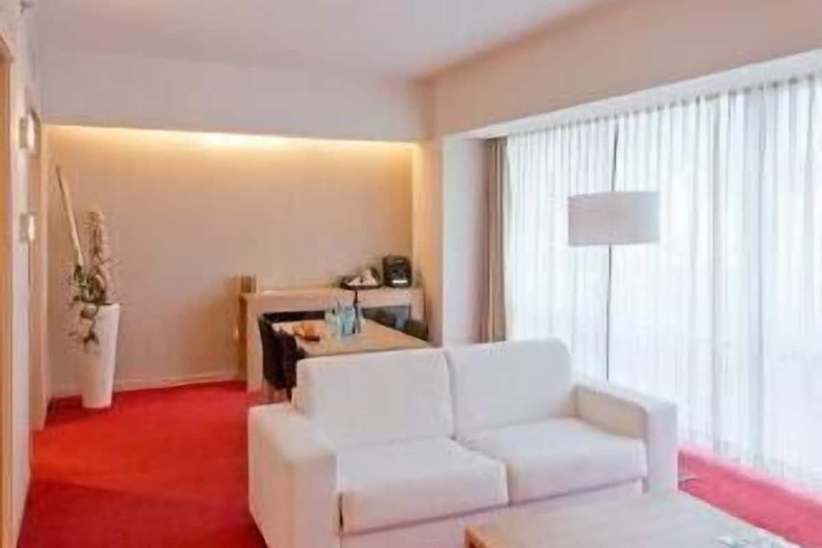 luxury suite, 1 king bed, non smoking | 1 bedroom, egyptian cotton sheets, premium bedding, down duvets