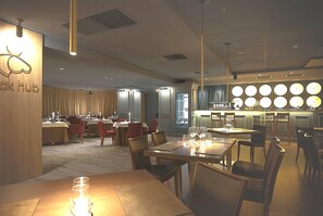 2 Restaurants, Frühstück, Mittagessen, Abendessen, internationale Küche