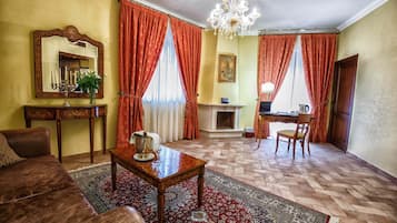 1 chambre, minibar, coffres-forts dans les chambres, bureau