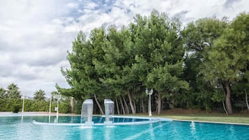 Piscine extérieure (ouverte en saison)
