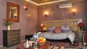 Room - Riad Alhambra (Harhoura)