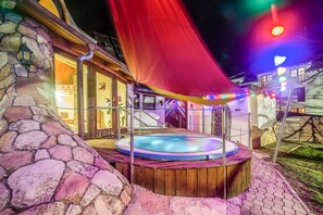 Outdoor spa tub - Hotel Piroska (Buk)
