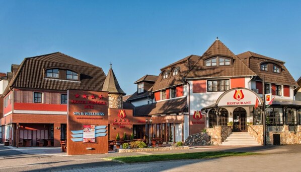 Property entrance - Hotel Piroska (Buk)